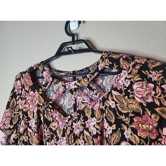 Torrid Size 2 Peplum Crepe Cage Front Women's Floral Shirt Size 2X t74 - Picture 3 of 8